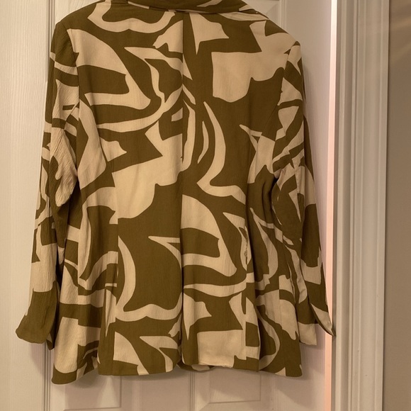 Gabrielleunion ladies’ blazer, sage and ivory, size 2 which will fit an XL - Picture 6 of 8